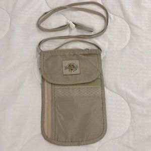 Eagle Creek Bags Eagle Creek Travel Gear Undercover Tan Neck